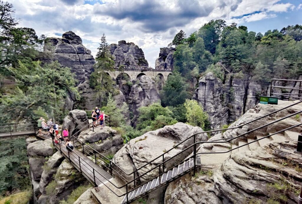 Aussichtsreich auf der Bastei wandern