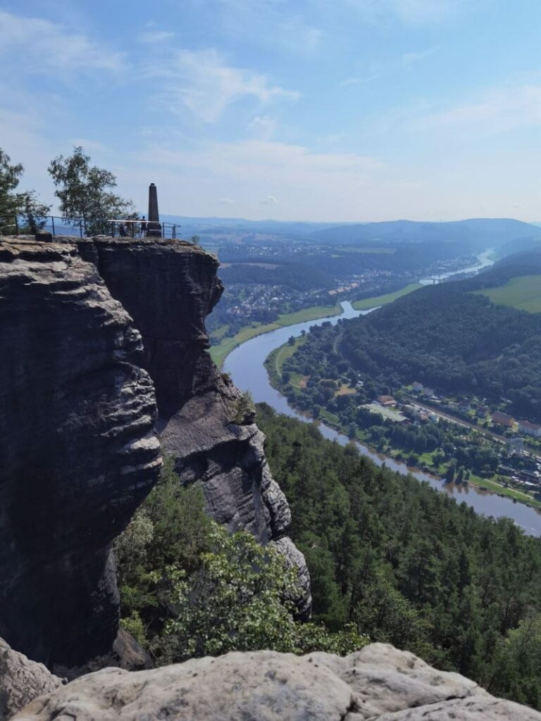 Ausblick vom Lilienstein im Elbsandsteingebirge auf die Elbe