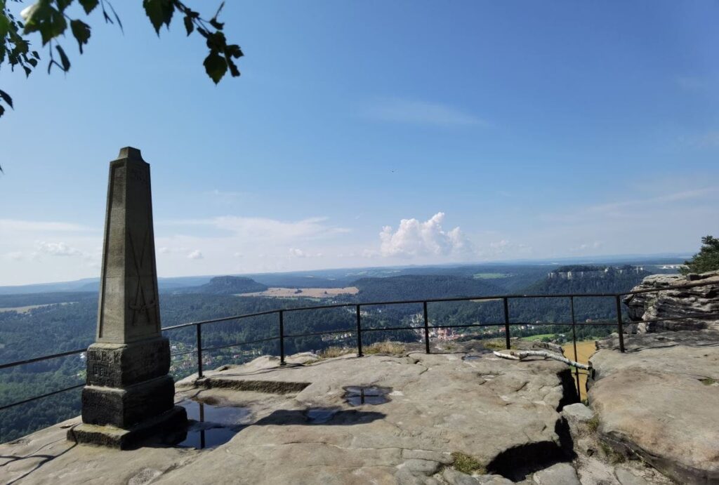 Der Lilienstein Obelisk am Aussichtspunkt