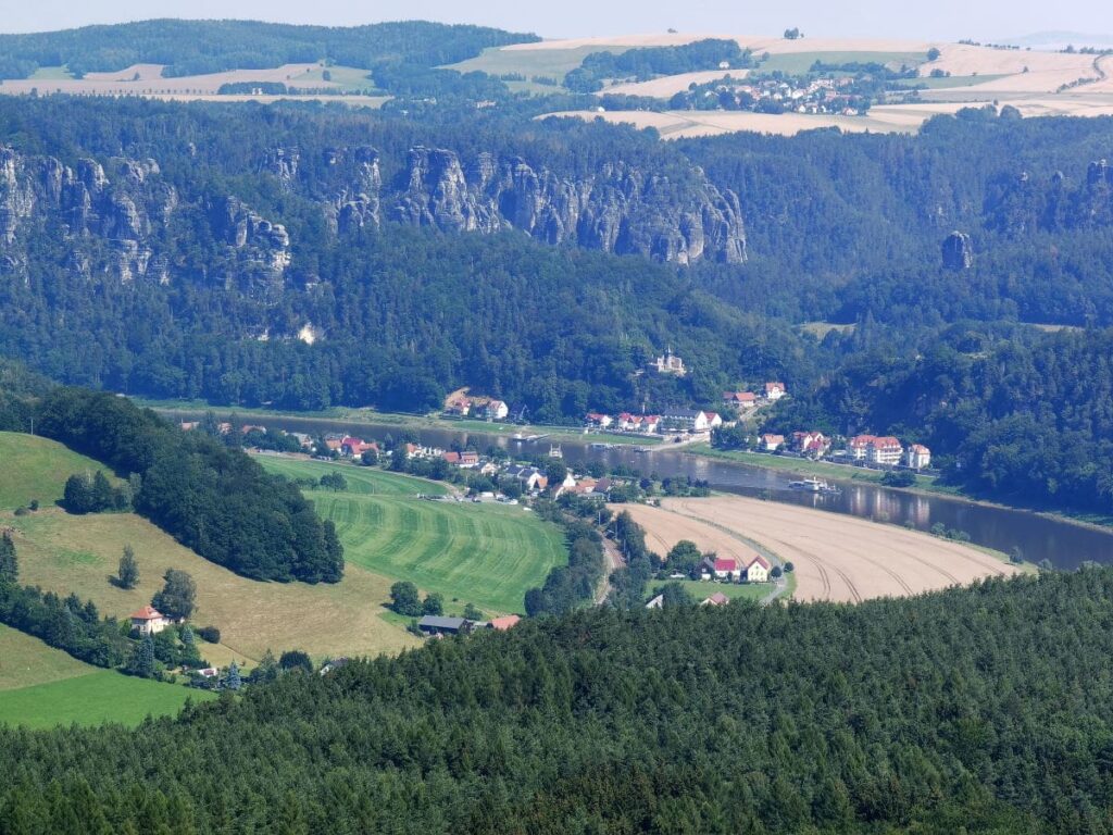 Ausblick vom Lilienstein auf die Schrammsteine