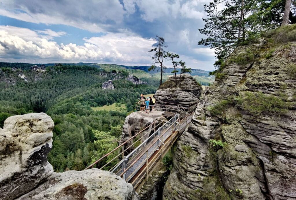 Felsenburg Neurathen sur la Bastei est si impressionnant - avec une vue magnifique sur le pont Bastei