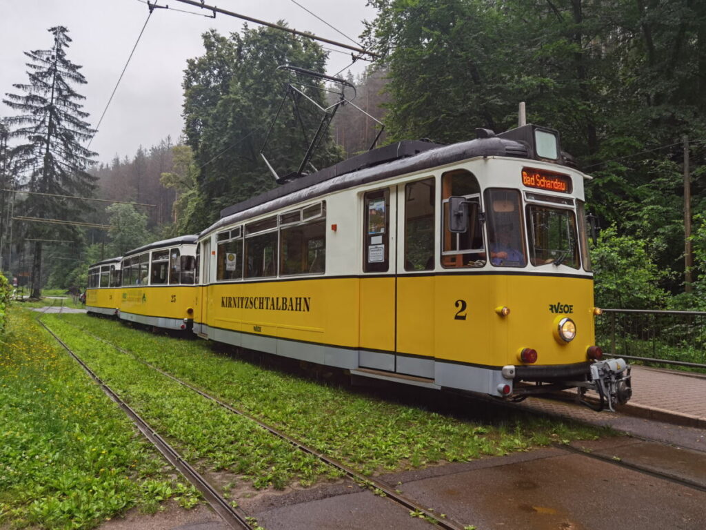 Die Kirnitzschtalbahn bringt Besucher ab Bad Schandau bis zum Lichtenhainer Wasserfall