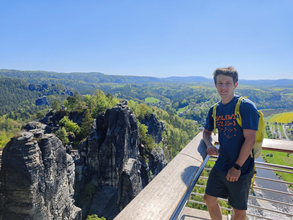 Ausblick von der Basteiaussicht auf die Felsen der Bastei