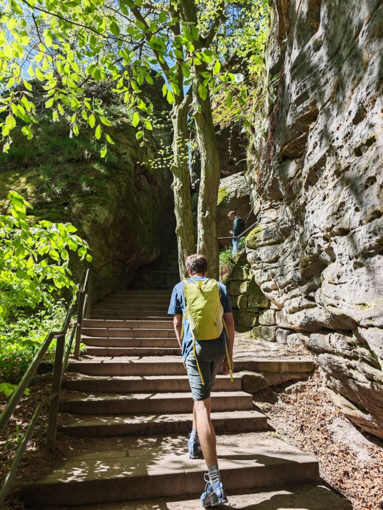 Wandern Rathen Bastei - über 800 Stufen geht es von Rathen hinauf zur Basteibrücke