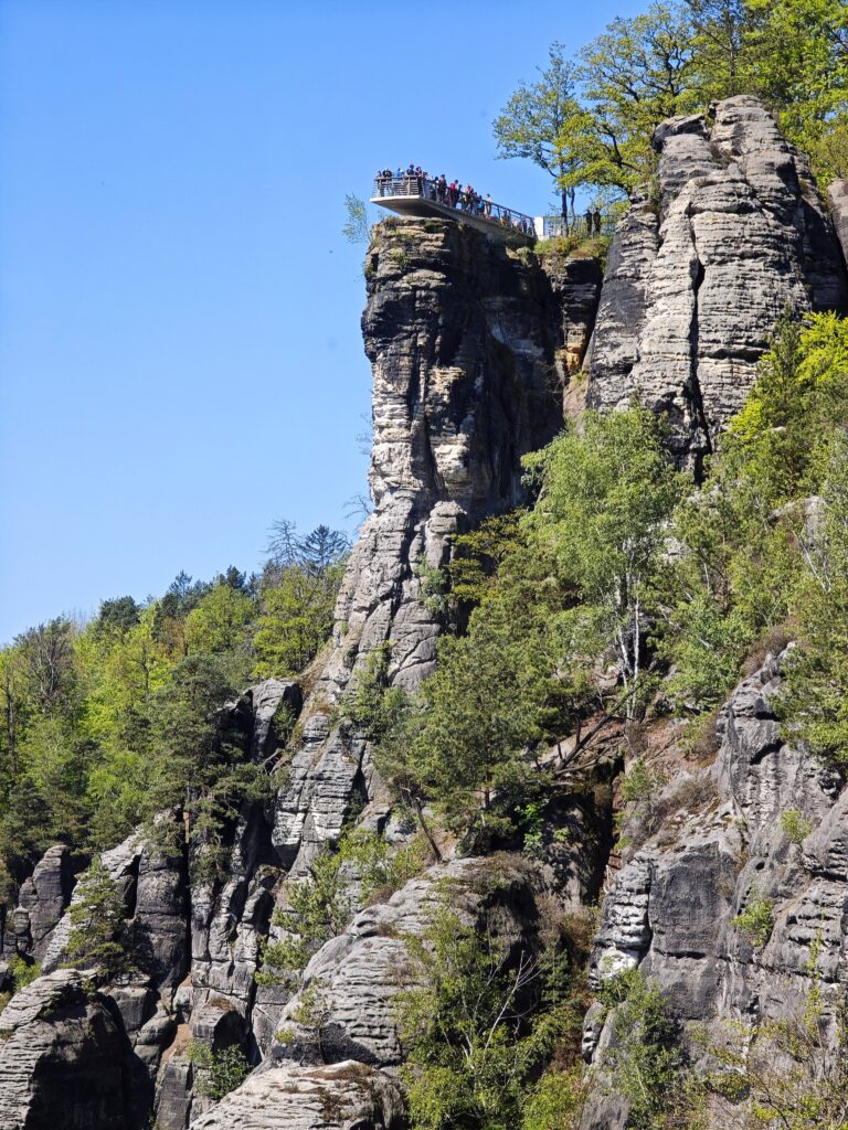 Wandern Rathen Bastei - der Blick zur Basteiaussicht